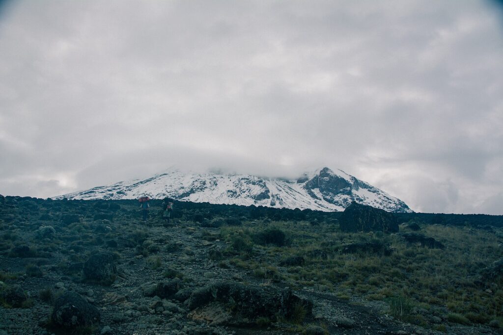 Wolken boven Mount Kilimanjaro
